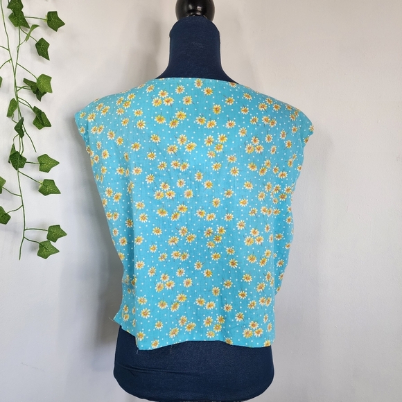 Handmade Cotton Blue Daisy Sleeveless Button Down Crop Top - Picture 3 of 6